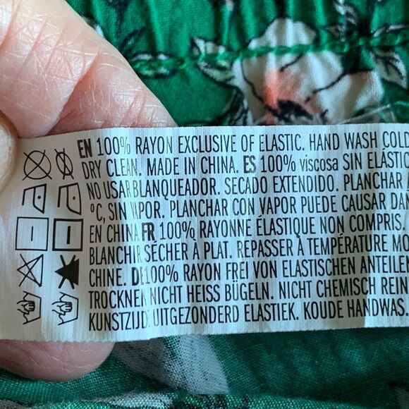 Forever 21 Kelly Green Floral Shorts Ruffle Hem Women 3X Rayon Pullon - Picture 9 of 11